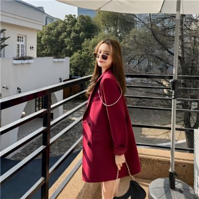Montrez votre sophistication et votre style avec cette veste de costume unique automne/hiver pour femmes