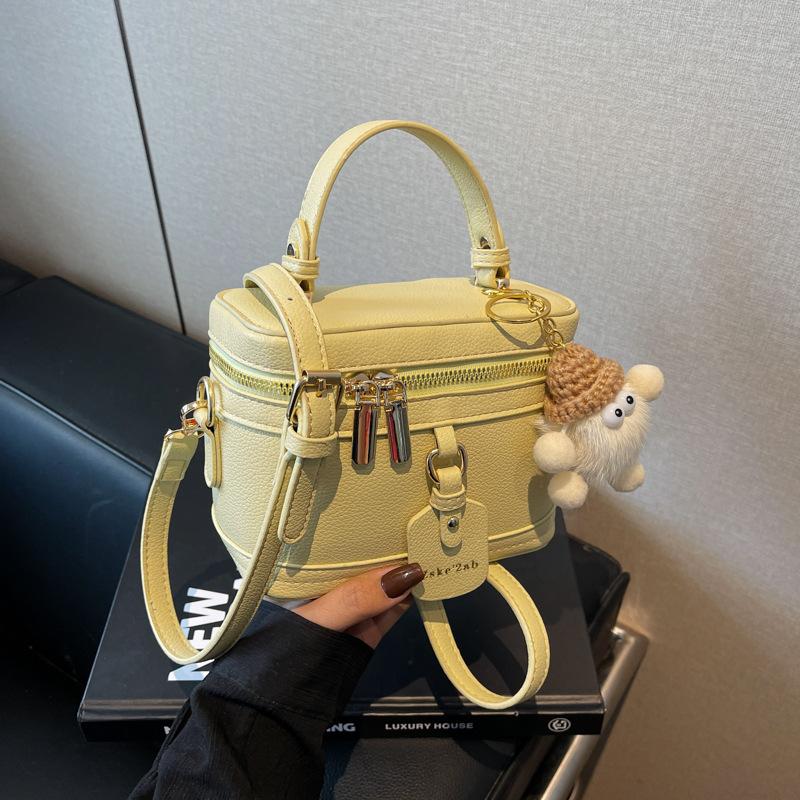 High-end Niche Bag Women's Spring and Summer 2025 New Versatile Fashion Messenger Bag Korean Version Casual Mini Bucket Bag