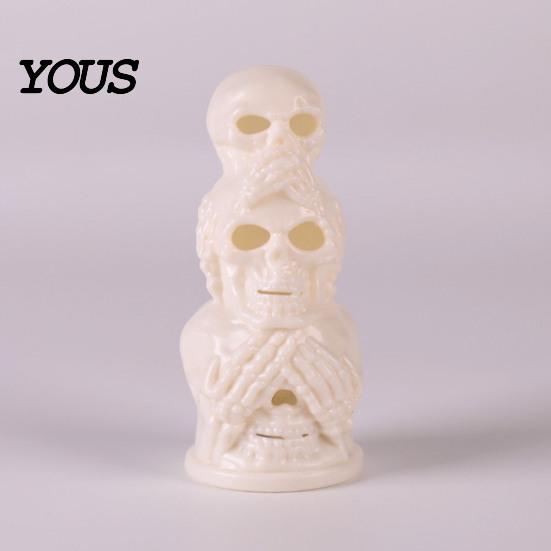 Decorative Figurine with LED Halloween Skull Night Light, Resin Candle Lamp Spooky Table Decor for Room, Haunted House, Unique Tabletop Decoration