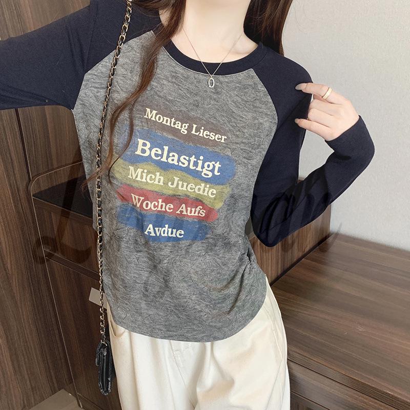 

2026 Spring Plus Size Women s Color Block Waist-Cinched Raglan Long Sleeve T-Shirt with Printed Letters 2XL светло-серый