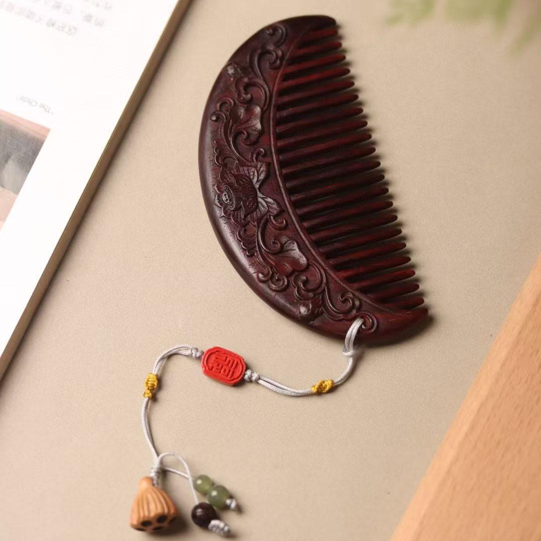 

Гребень из красного сандала с цветами лотоса и сливы - Древний стиль