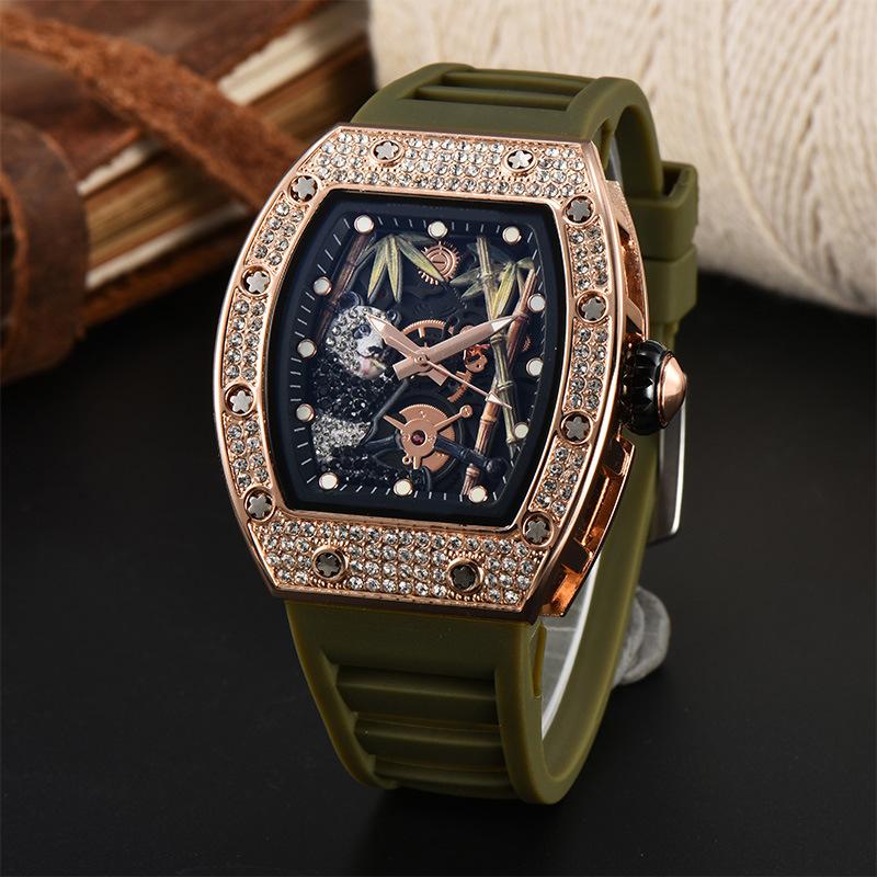 25 New Diamond Quartz Watch Panda Bamboo Hollow Dial Fashion Sports Quartz Watch
