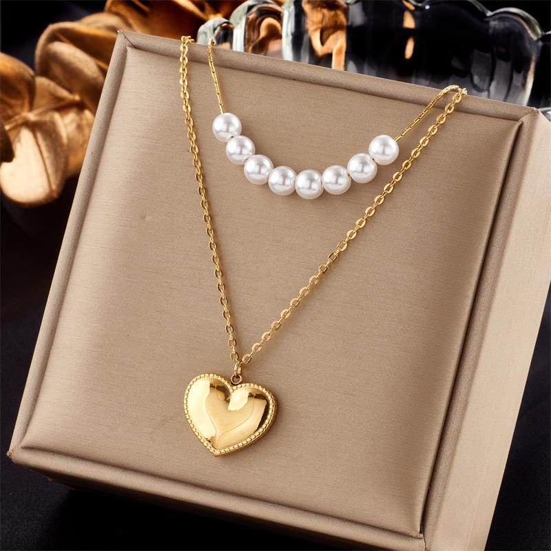 Retro Gold-Plated Double-Layer Butterfly and Pearl Pendant Necklace