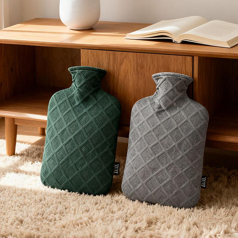 2500ml Diamond Pattern Large Hot Water Bottle, Thickened Explosion-Proof, Leak-Proof Hand Warmer for Hot Compress.