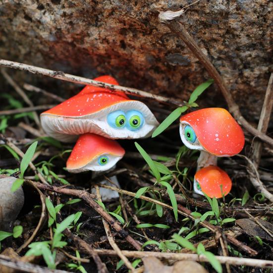 3Pcs Cartoon Mushroom Figurines Realistic Looking Weather-Resistant Outdoor Miniature Statues Potted Landscape