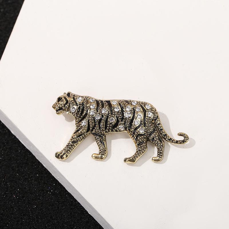 Vintage Tiger Brooch: Gold & Silver Rhinestone Animal Pin for Women's Fashion Accessories