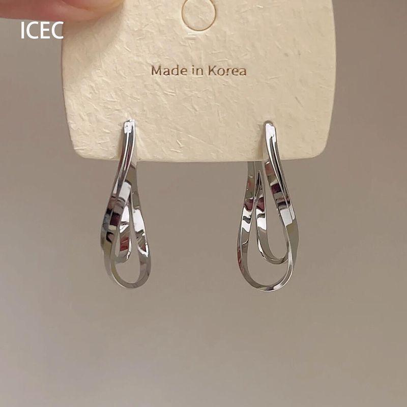 

Silver Irregular Twisted Double-Layer Circle Earrings, European and American Minimalist Style, Simple and Stylish, Versatile for Commuting Twisted Circle Stud Earrings - Pair
