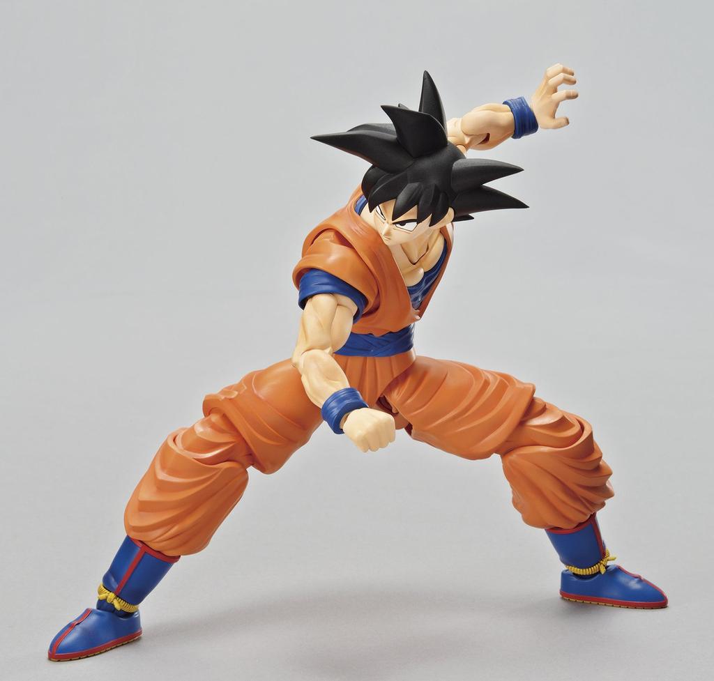 Standardní plastový model Dragon Ball Son Goku, barevně odlišený, s výškou figurky
