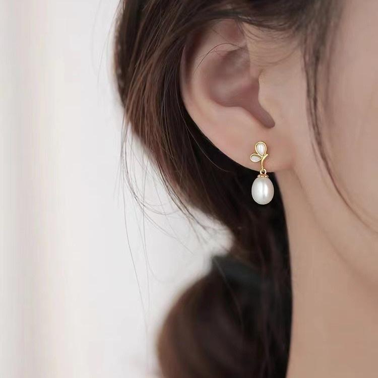 Butterfly Pearl Stud Earrings, 925 Sterling Silver Needle, 2023 Summer Light Luxury Niche Jewelry for Women.