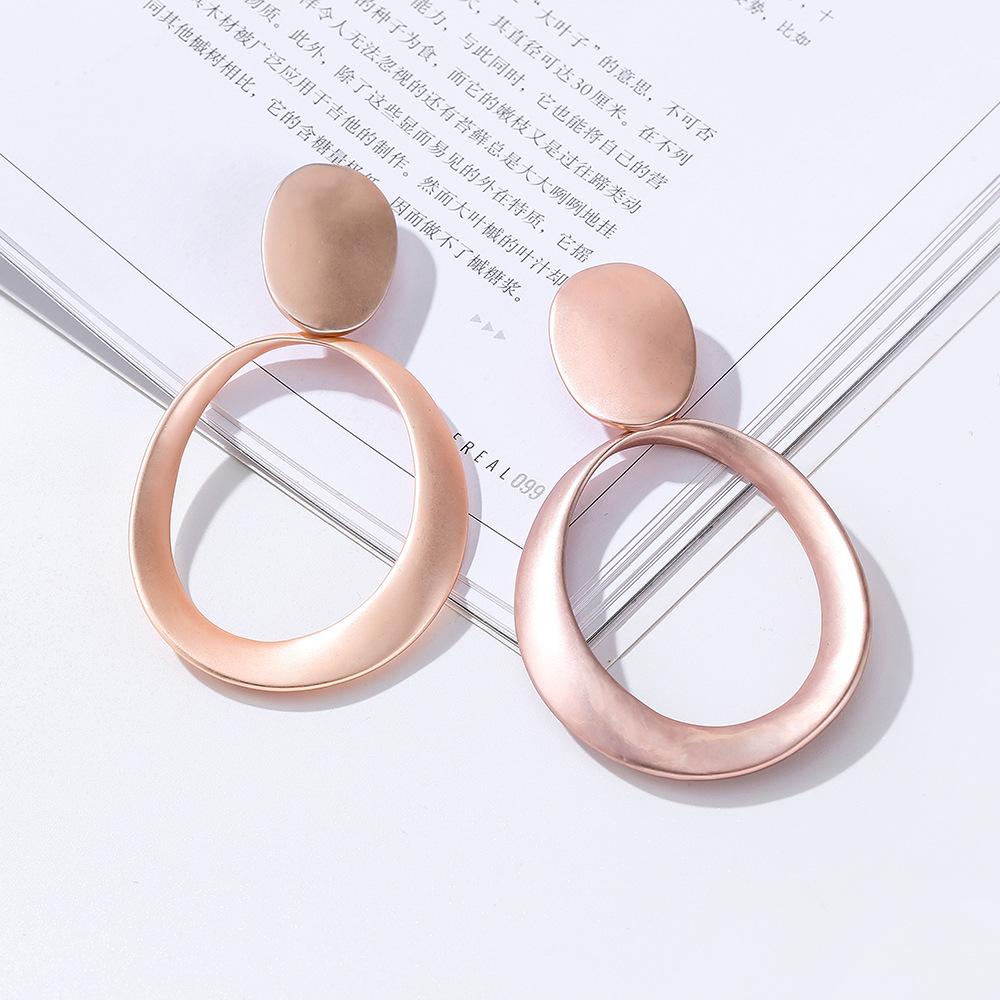 European and American Atmosphere and Exquisite Earrings, Fashionable Geometric Pendant Texture, Versatile Mid-length Ear Clips, Women's Models