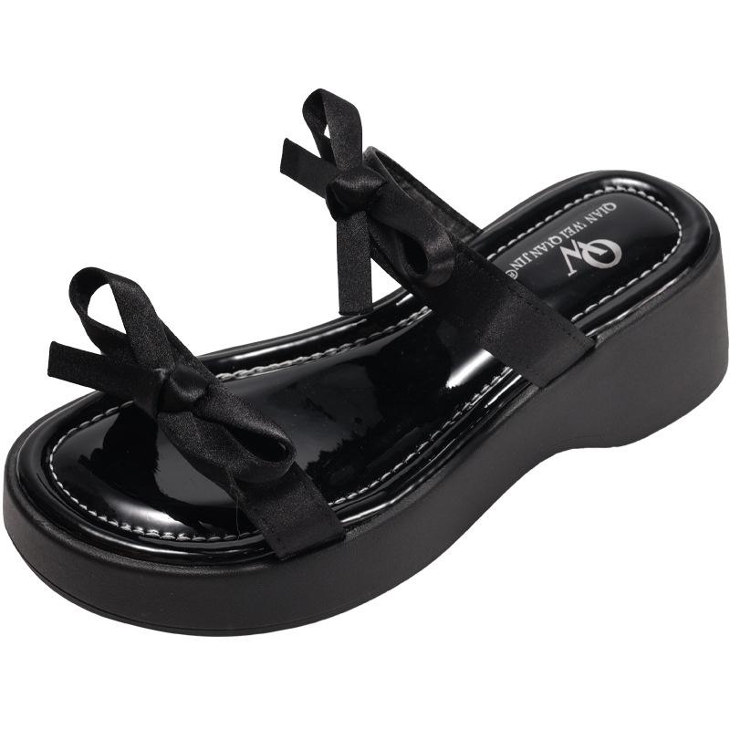 Popular Internet celebrity high sense black one-word thick-soled slippers women 2025 new summer wear with skirt cool slippers