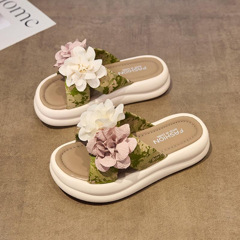 2025 Summer New National Style Beaded Rose Soft Belt Fashionable Versatile Beach Wear Thick-bottomed Comfortable Slippers