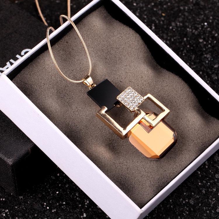 

Изысканное геометрическое квадратное ожерелье-подвеска для женщин - Элегантный осенне-зимний аксессуар.