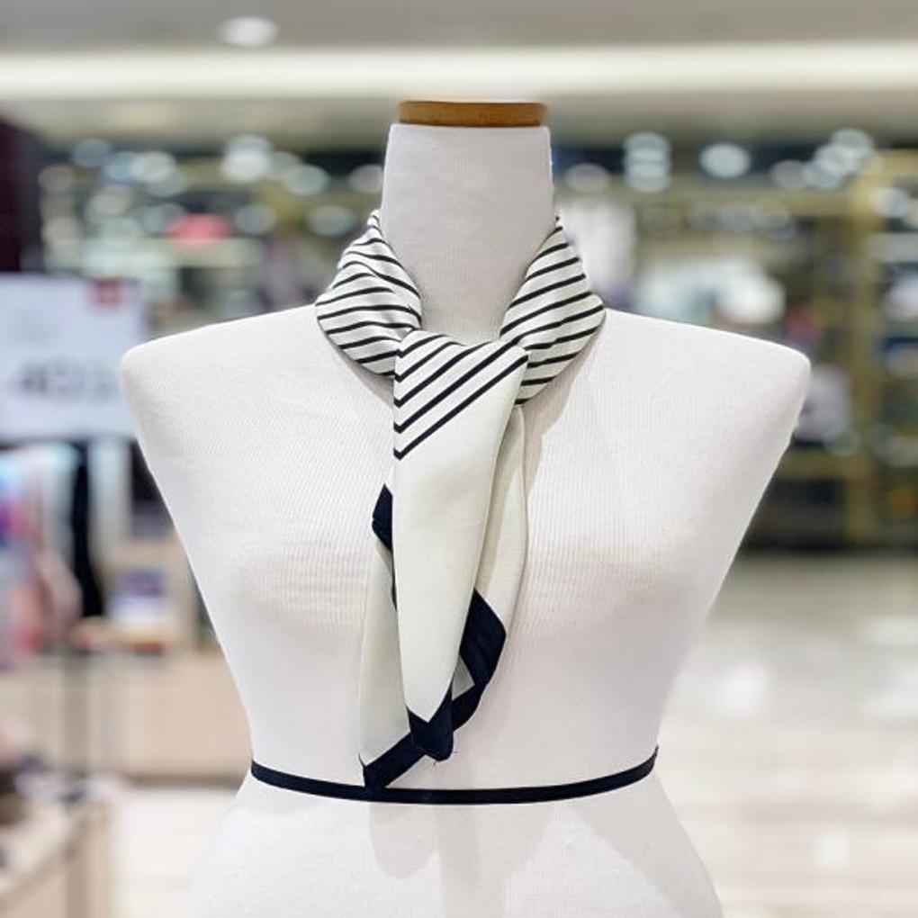 MJ Arnaldobasini Quadratmuster Kleiner Schal 20417