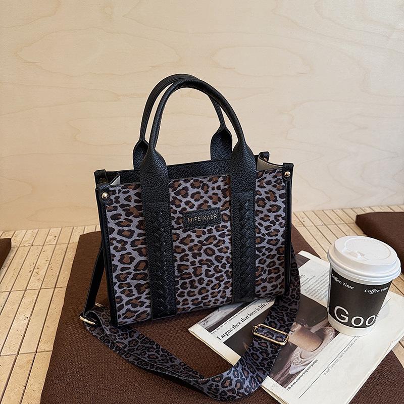 Leopard Print Niche Design Fashion 2025 New Small Square Bag Classic Woven Handbag Women's Bag Women's Messenger Bag