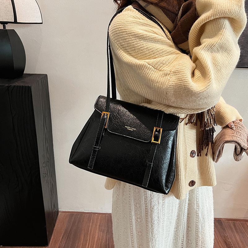 Retro fashion hand carry large capacity tote bag 2025 new women's retro simple shoulder armpit bag