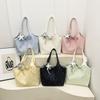 Fresh stars, fashionable and casual personality, large capacity, simple texture, spring new women's shoulder tote bag