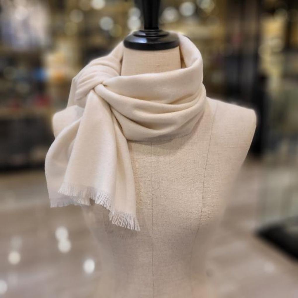 E21FWM001 Cash Solid White