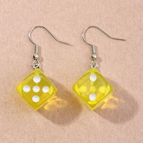 Cercei cu picătură eleganti, toate se potrivesc cu rochie de doamnă