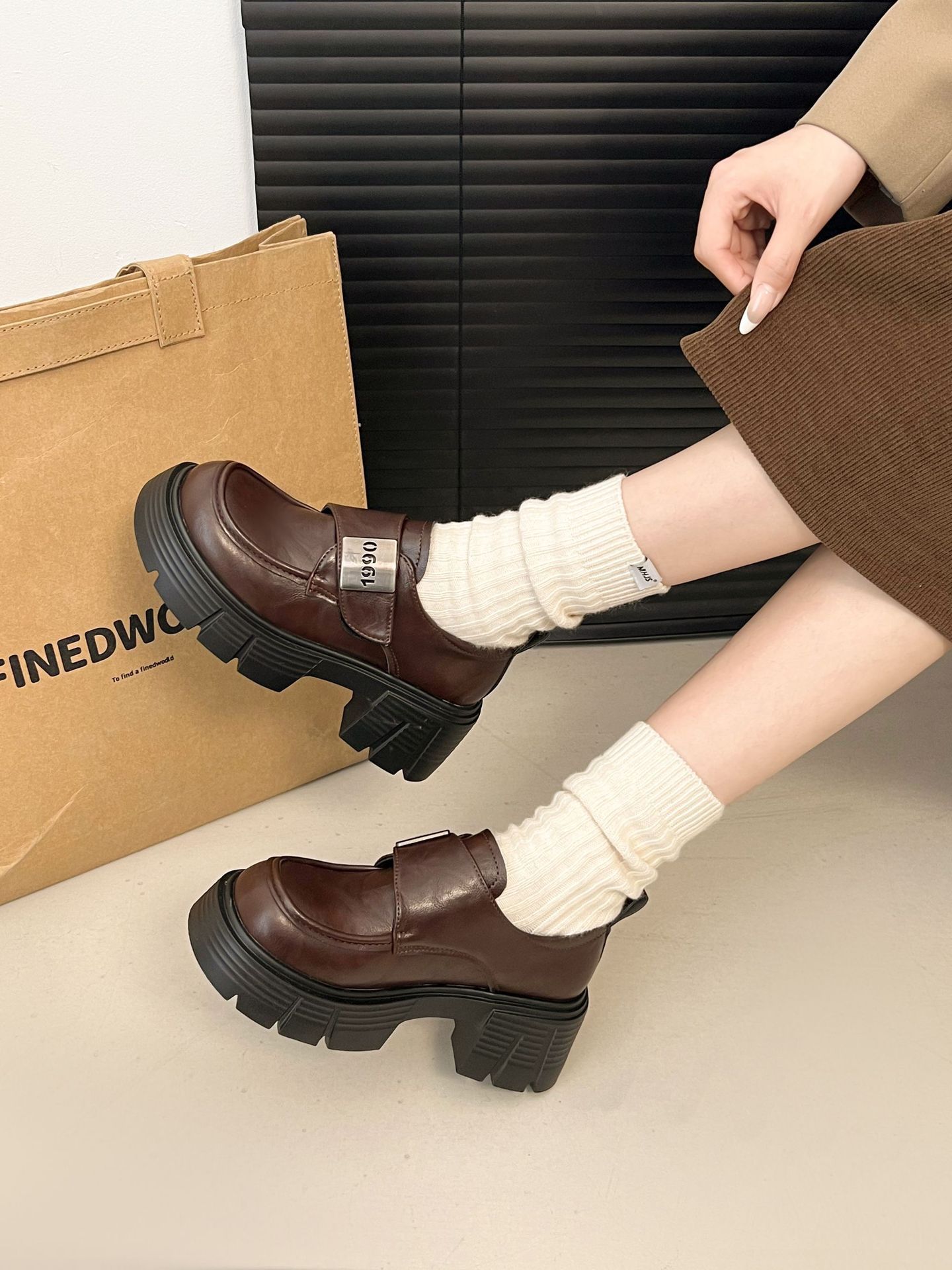 

Женские лоферы на платформе 2025 новые популярные летние туфли в британском стиле из маленькой кожи женские универсальные туфли Мэри Джейн 40 коричневый