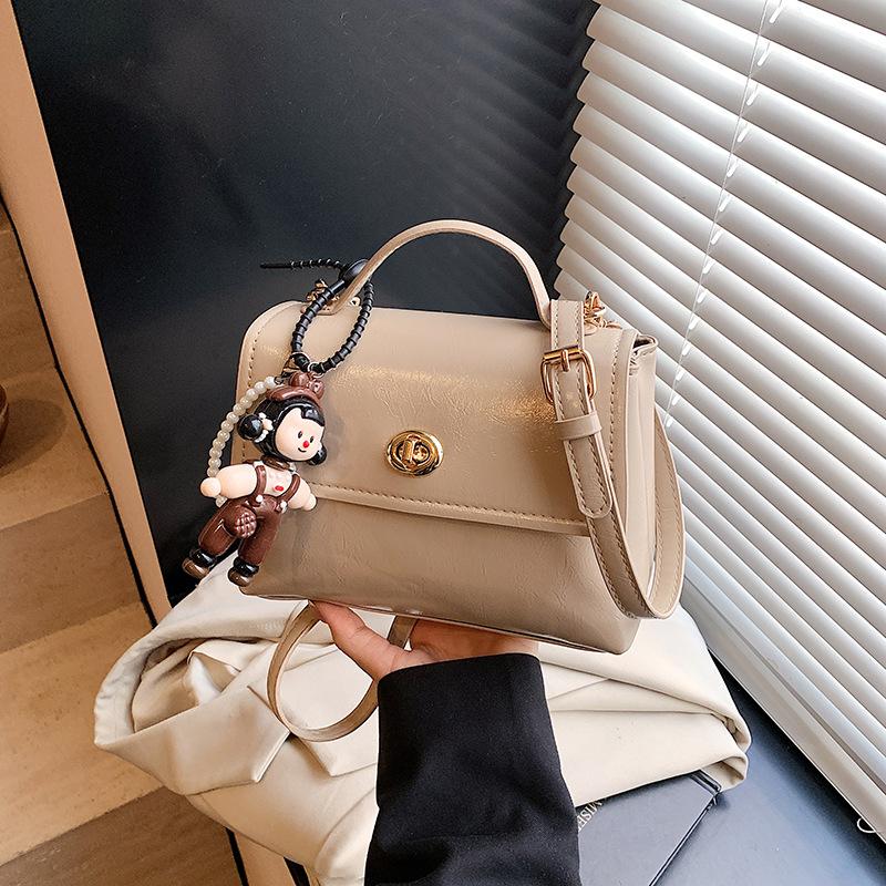 High-end fashion small square bag 2025 summer new trend versatile shoulder bag Korean version simple casual armpit bag