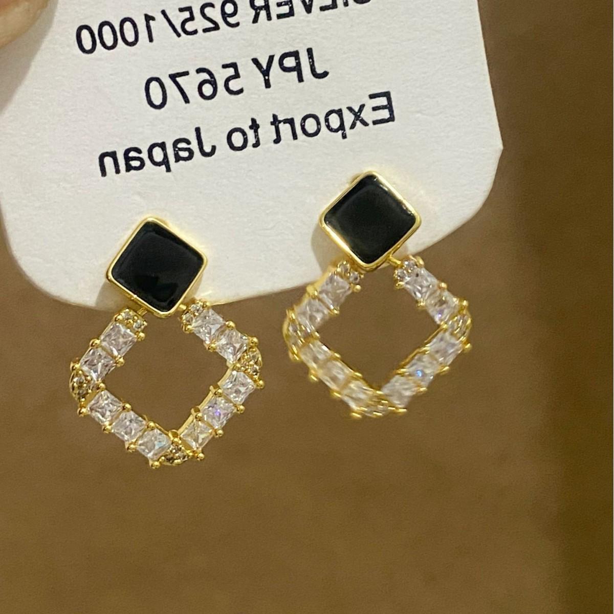Retro Black Zirconia Square Stud Earrings for Women - Elegant, Simple, High-End Hollow Design