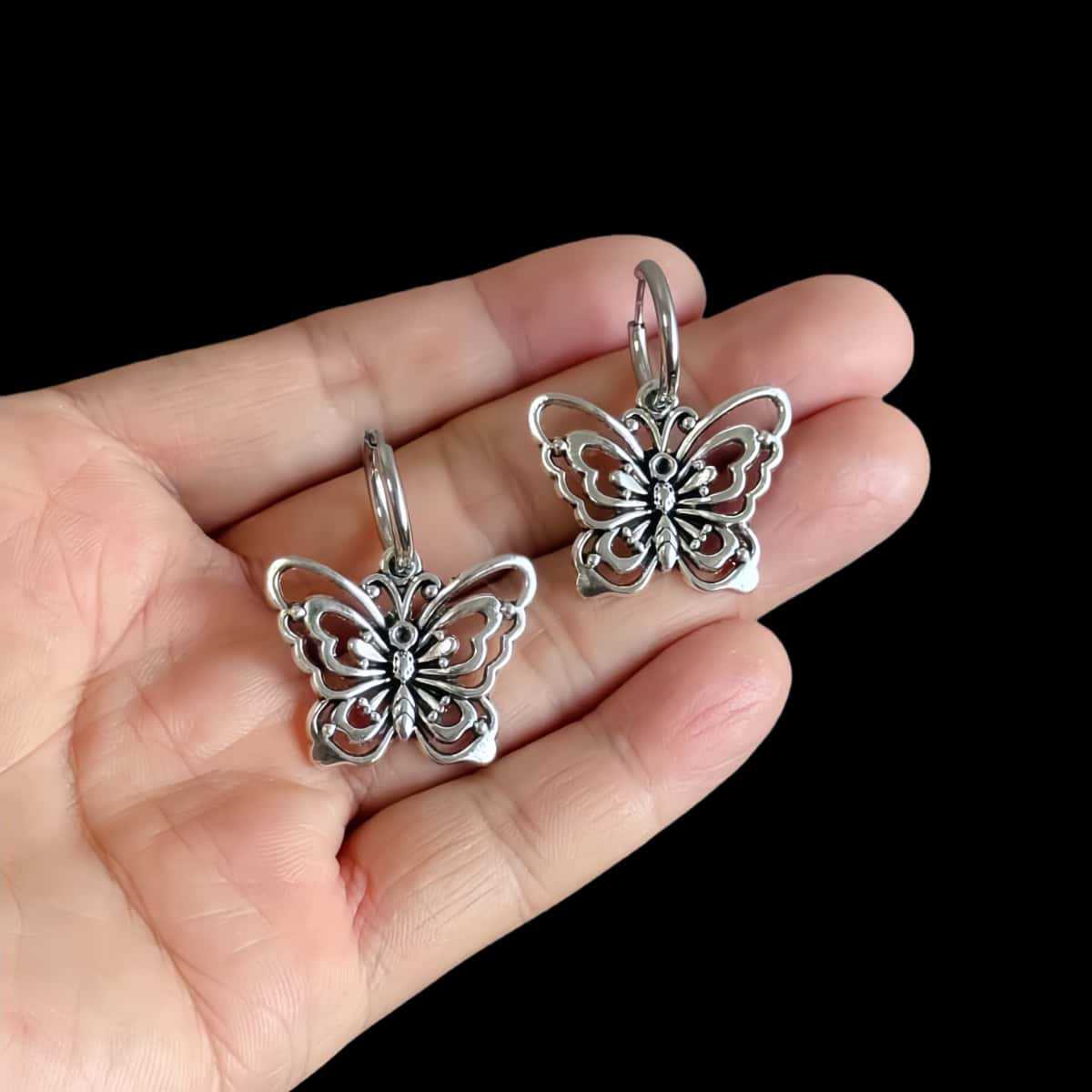 

Fashion Retro Stainless Steel Hollow Butterfly Pendant Hoop Earrings for Women Harajuku Hip Hop Street Dangle Earrings Jewelry