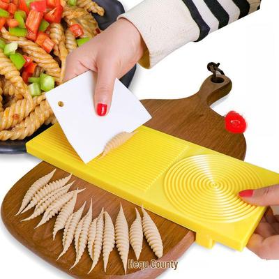 Zestaw makaronów Shaanxi Noodle & Pasta z foremką do ryb i narzędziem Shanxi Cat Ear