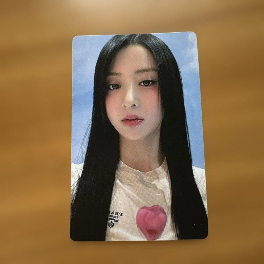 

[USED] Yunjin Le Sserafim UNFORGIVEN