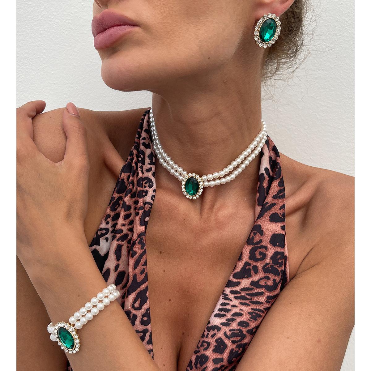 

Винтажное колье-чокер на ключицу в придворном стиле с имитацией жемчуга, темпераментное колье с инкрустацией из драгоценных камней