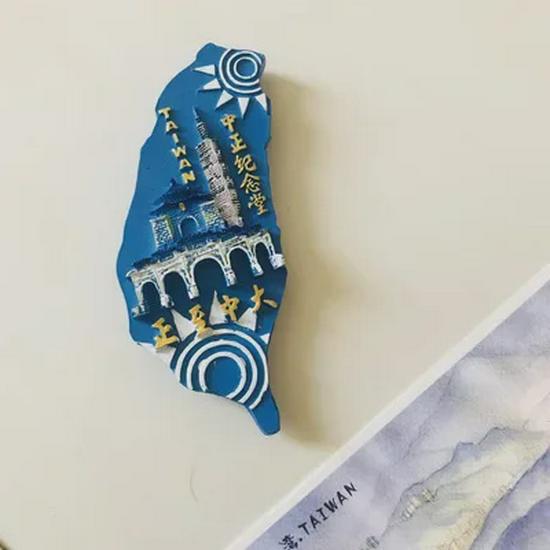 

Магнит Цзюфэнь: Сувенир из Тайваня, Макао и Гонконга — пейзажи в смоле