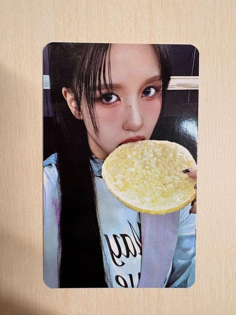 [USED] TWICE THIS IS FOR Sanok Pre-recorded Limited Edition Trading Card Mina