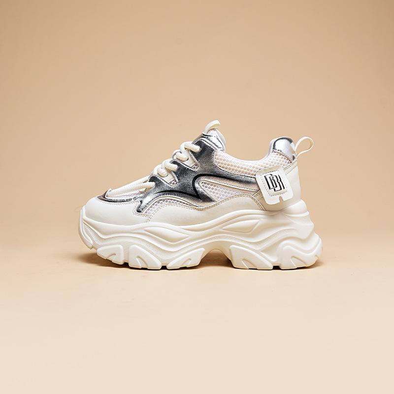 2024 printemps nouveau couleur pitaya chaussures explosives pour femmes muffin à semelles épaisses petites chaussures blanches avec chaussures de sport de loisirs