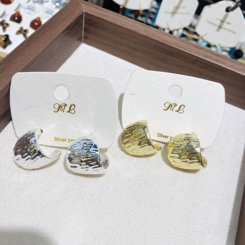 Vintage Design Sense Curved Metal Hoop Earrings Studs for Women Trendy Jewelry Fashion Irregular Earring