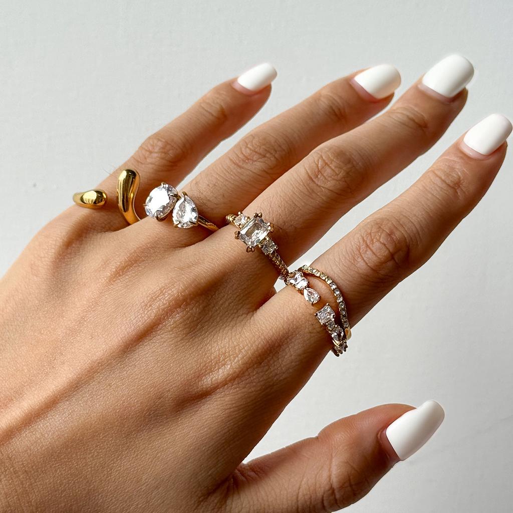 Niche high-end 18K gold, white zircon ring jewelry.