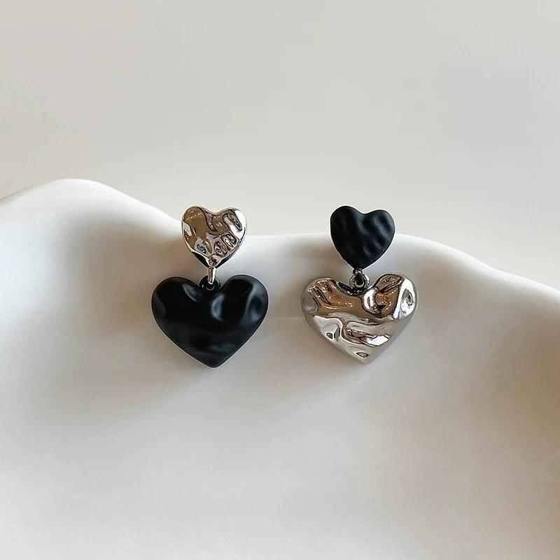 Black love stud earrings, new explosion, light luxury, high-end temperament women s earrings, unique and beautiful ear jewelry earrings
