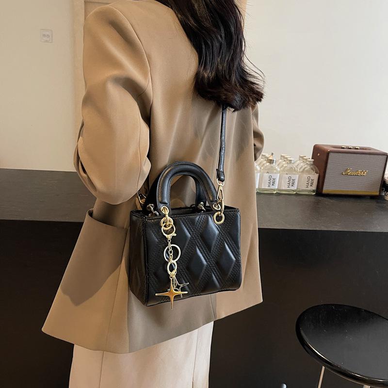 Hand carry box bag women 2025 autumn and winter fashion small fragrant wind diamond grid embroidery thread small square bag texture simple