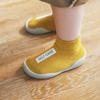Para homens e mulheres – Tênis de sola reta e slipons