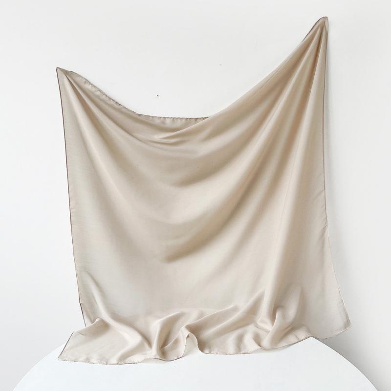 Ensfarvet skjerf Tyrkia Gaskludskjerf Stort firkantet skjerf Vår Nytt Silkeskjerf Europeisk og Amerikansk Hodeskjerf Skjerf