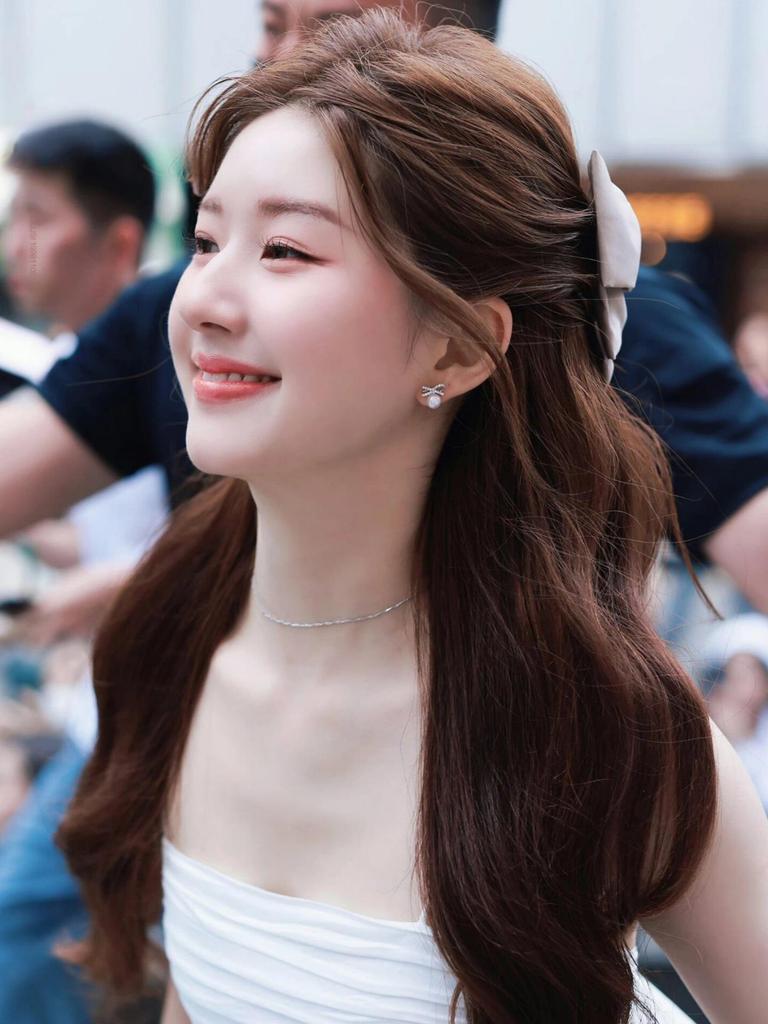 Zhao Lusi Style Pearl Bow Earrings: 925 Silver, Light Luxury, High-End Design