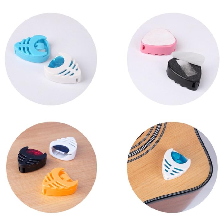 6 sztuk Trójkątny Uchwyt na Kostki do Gitary z Samoprzylepnym Tyłem i Sprężynowym Plastikowym Klipsem na Kostkę Gitarową Wytrzymały