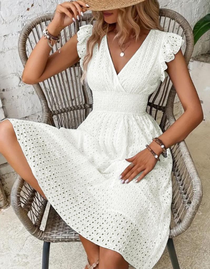 Léto, dámské šaty, šaty s rukávy ve tvaru lotosového listu, šaty s výstřihem do V, prolamovaná výšivka, elegantní pasové šaty