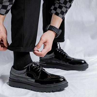 Glänzendes Leder Herren Sneaker Mode Gehoben Luxus Lässig Board Schuhe Schwarz Brogues Schnürschuhe Lässige Schuhe Flats Zapatillas Hombre