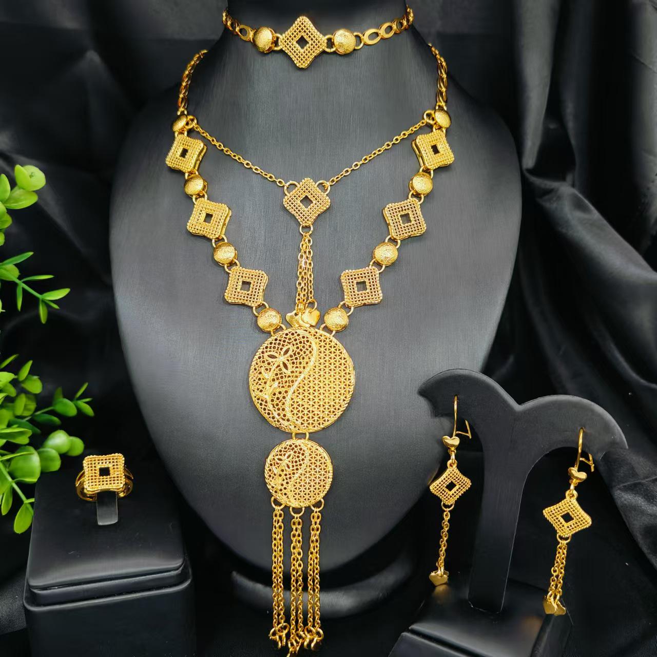 

Комплект африканских украшений Dubai Bride с позолотой 24 карата: Ожерелье, браслет, серьги и кольцо