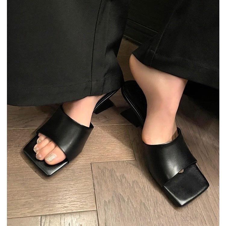 2025 blogger wearing high-heeled cool slippers for women's summer new fashionable thick-heeled open-toed square head sandals for women's shoes