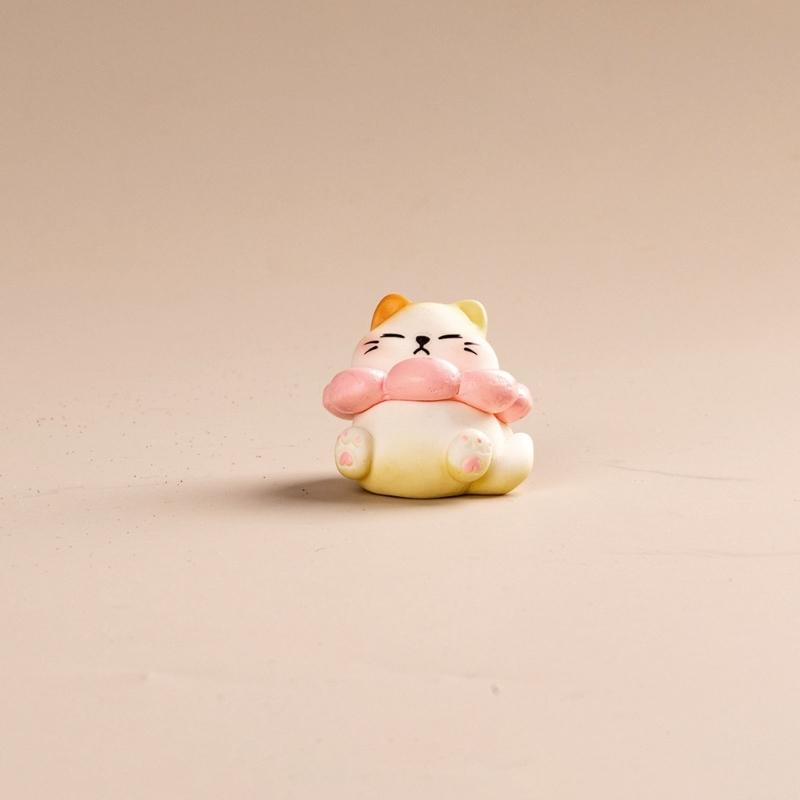 Adorable Cats Sculpture Auto Interior Decoration Strong Resin Stable Designs Cartoon Kitty Car Ornament for Office Home