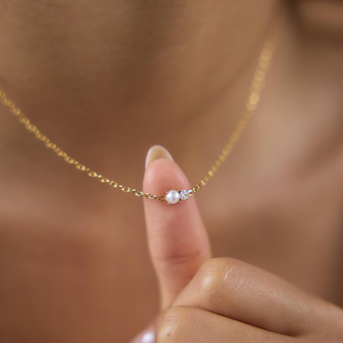 

Geometric White Zircon Smile Shape Pendant Necklace for Women 18K Gold Plated Stainless Steel Necklace Fashion Jewelry