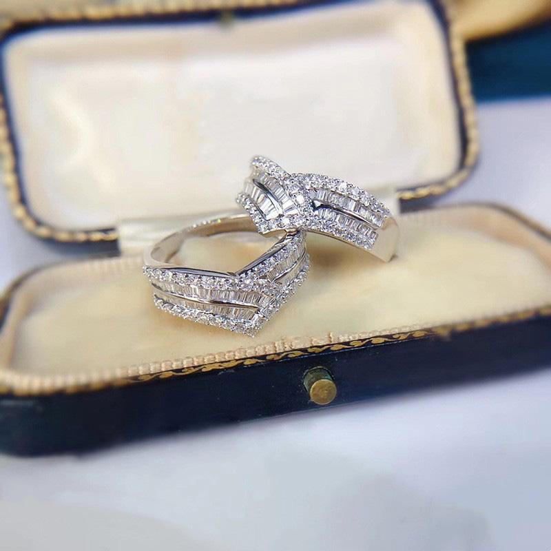 Huitan Fashion Wave Design Cubic Zirconia Rings for Women New Arrival Luxury Wedding Accessory Silver High-quality Jewelry