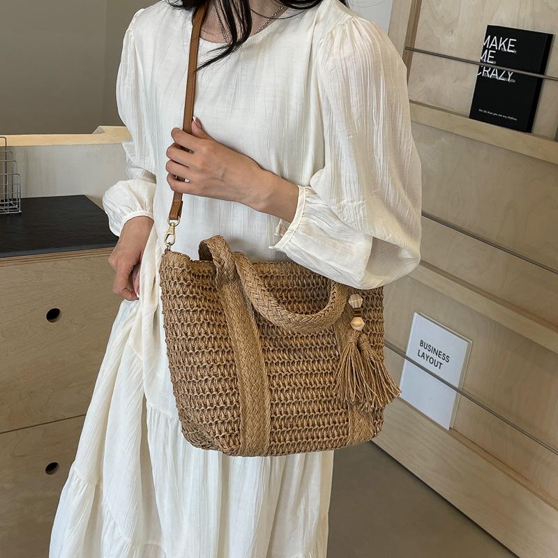Large Capacity Grass Woven Handbags Women's Summer Beach Vacation Single Shoulder Crossbody Bag Chic Peach Wood Tassel Totes