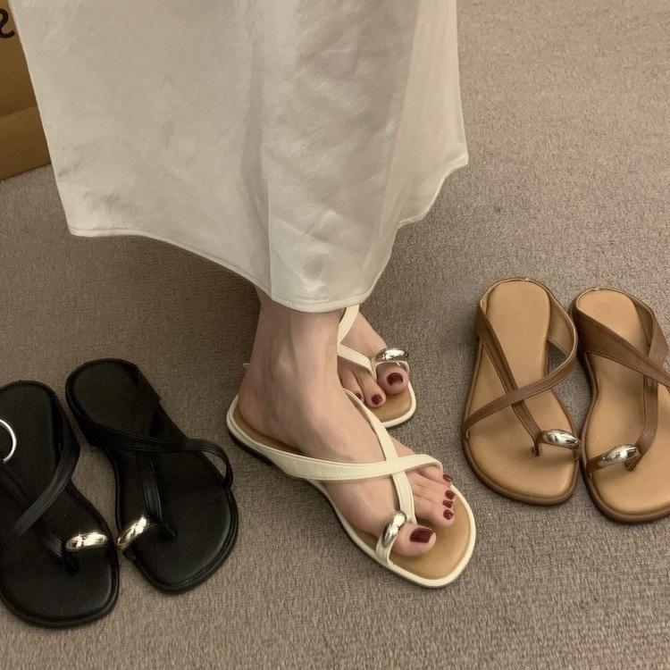 French beautiful cross-strap cold slippers women's summer wear 2025 new with skirt flat Roman sandals
